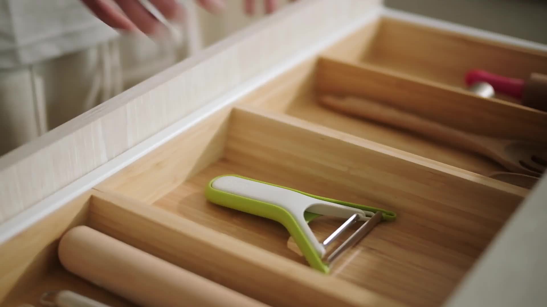 Nest™ Kitchen Peeler Set of 2 | Joseph Joseph US